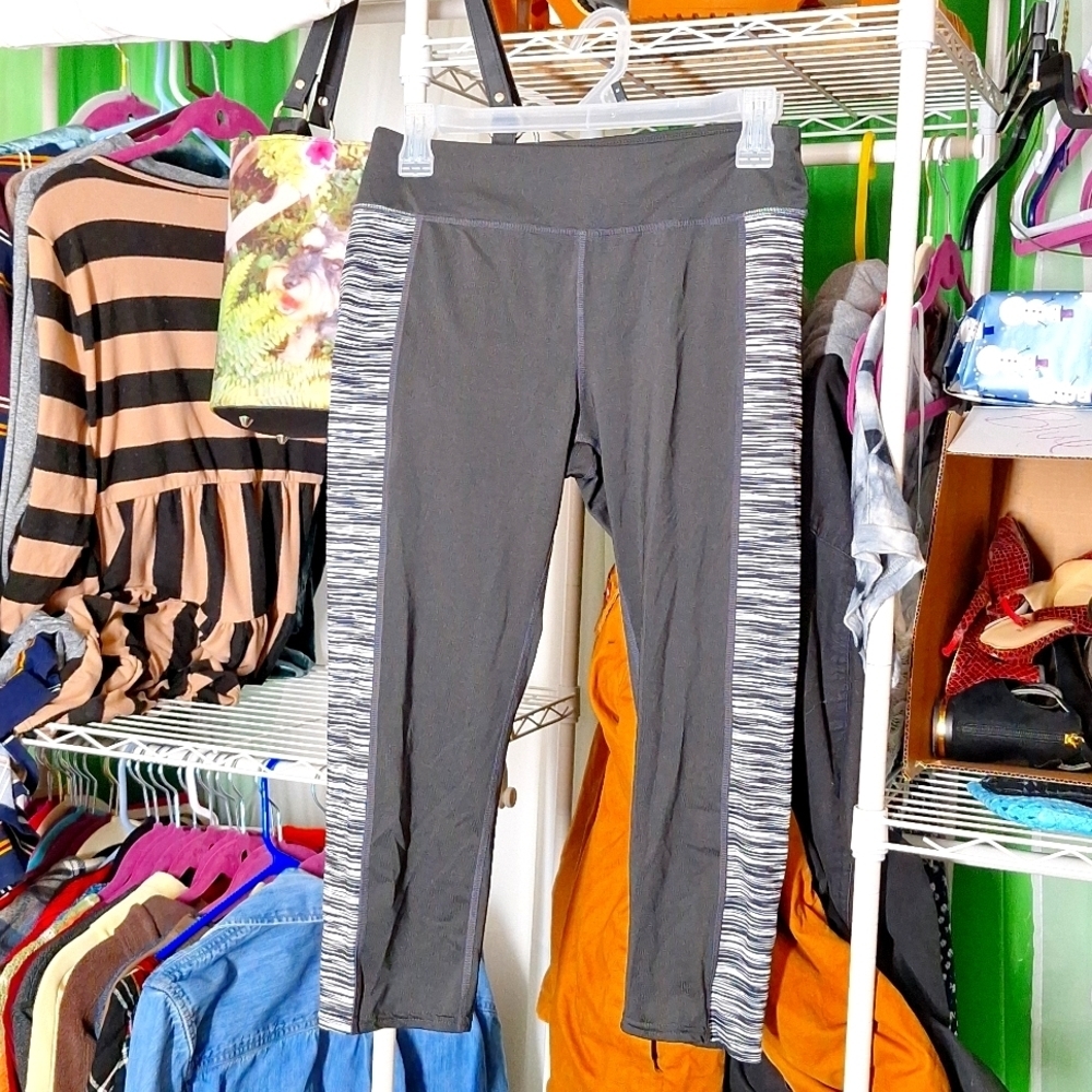ZONE PRO CROPPED ACTIVE WEAR LEGGINGS SIZE SMALL